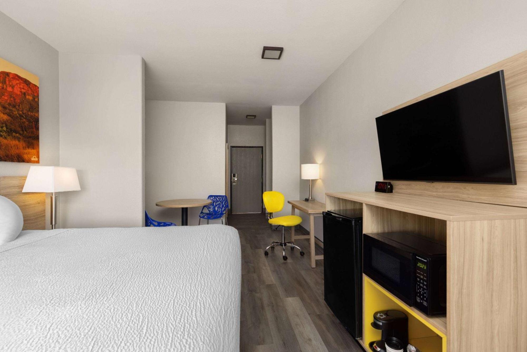 Days Inn & Suites By Wyndham Tucson/Marana Buitenkant foto